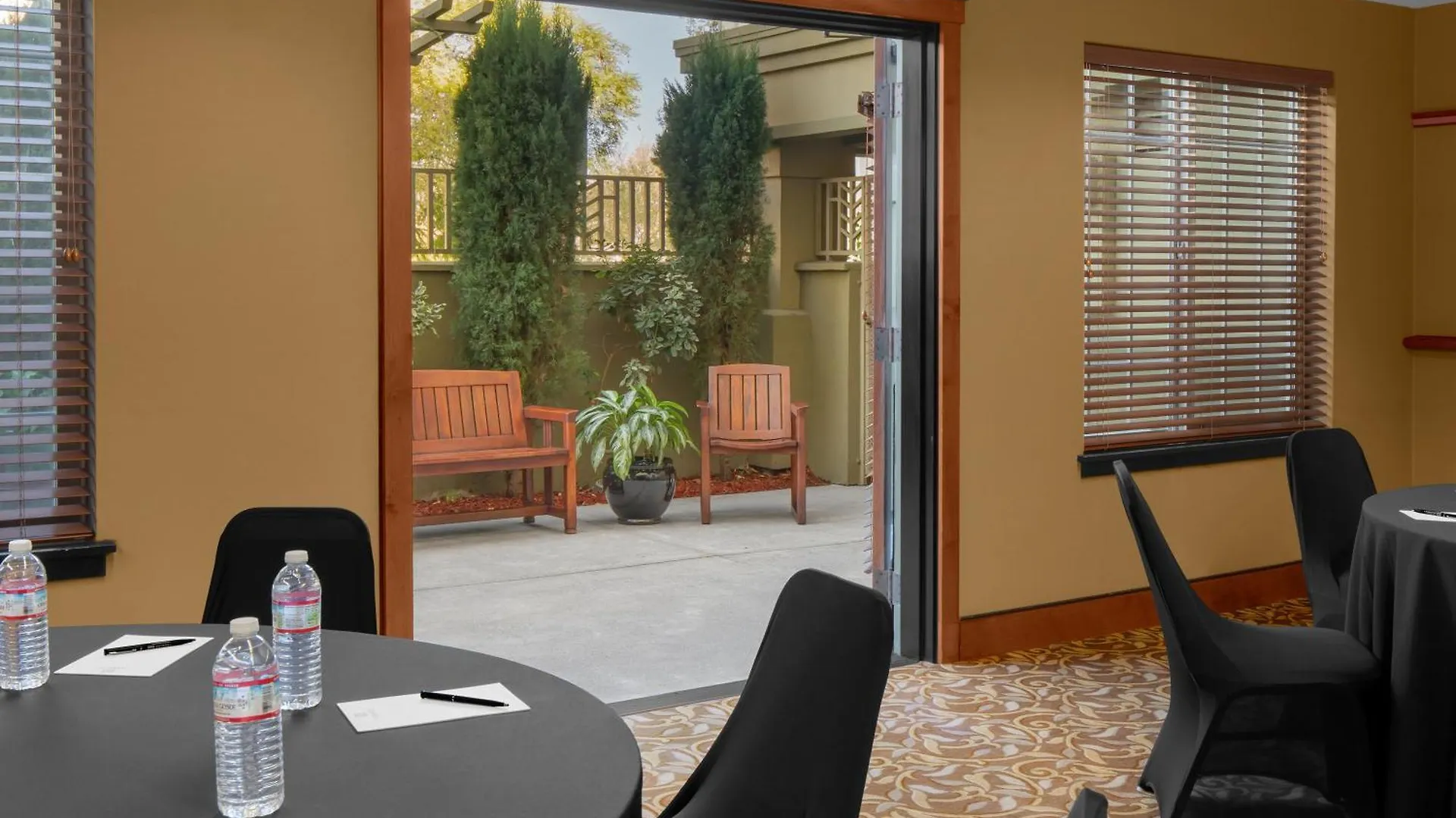 Larkspur Landing Renton-An All-Suite Hotel